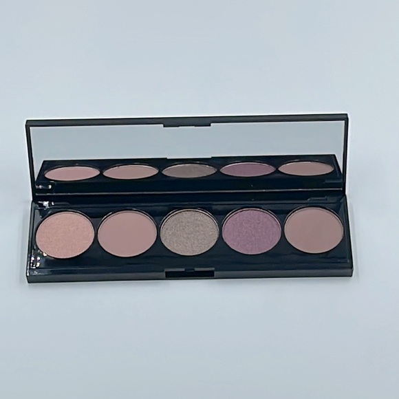 Laritzy Cosmetics Artistry Palette (NWT) - Picture 4 of 5